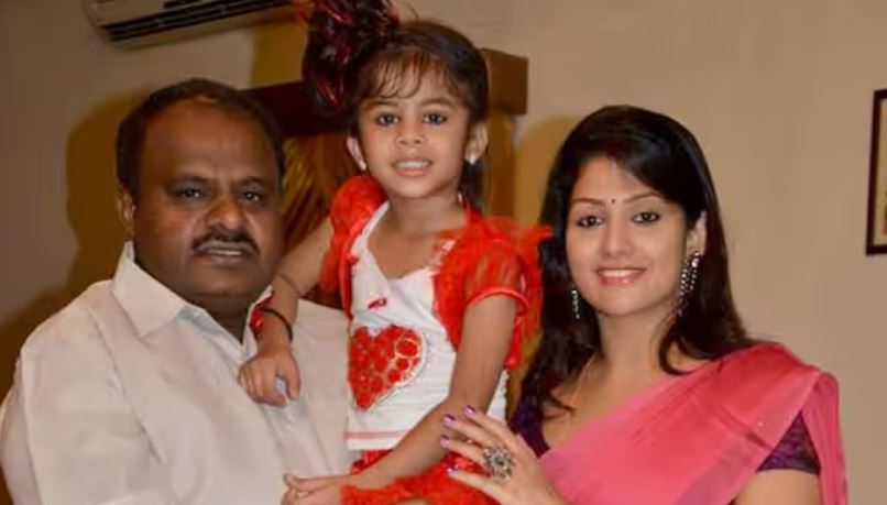 Radhika and HD Kumaraswami with daughter 