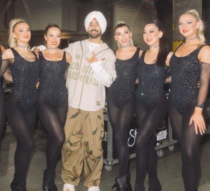 Diljit With dancers