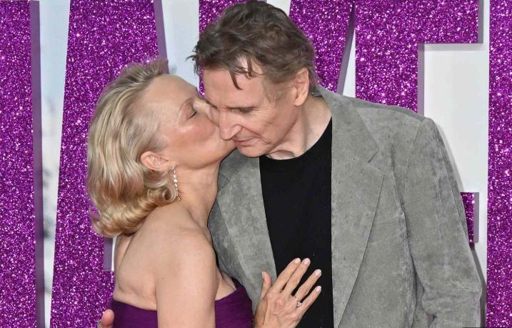 Pamela Kissed Liam at event.